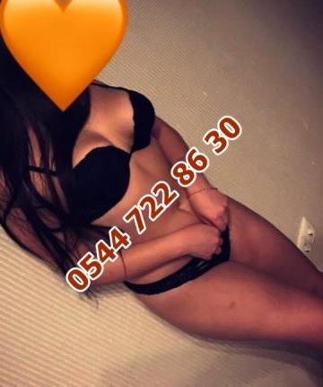 Toroslar'da Zarif ve kızıl saçlı Escort Kadın — 