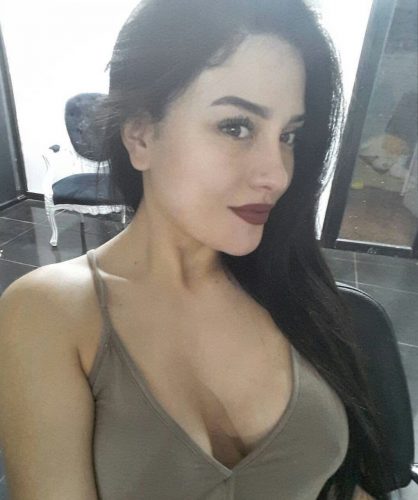 Mezitli'deki Çekici Balık Etli Kumral Eşlikçi — 